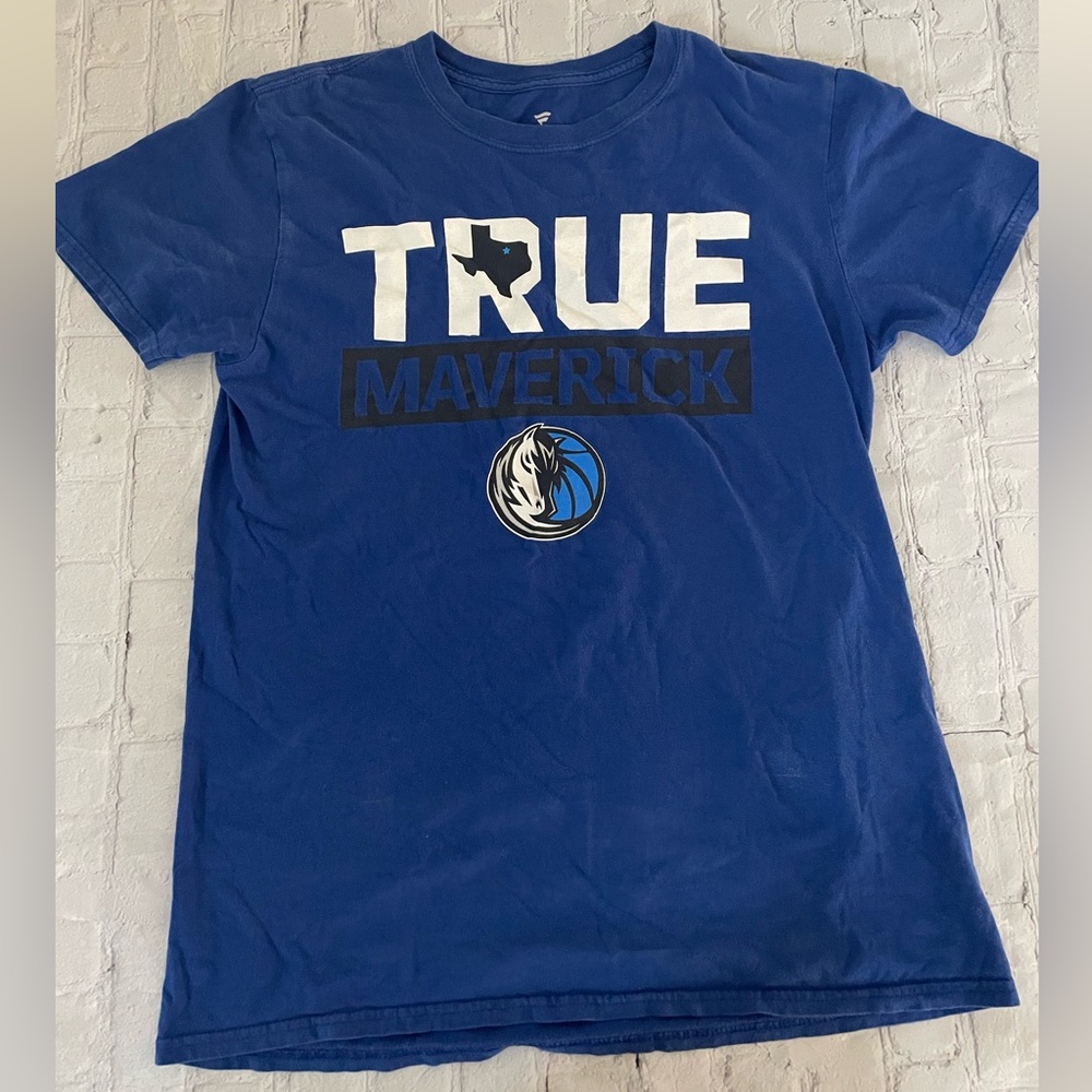 Men’s Medium Dallas Mavs T-shirt